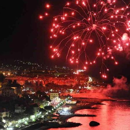 Appartamento Incantevole In Piazza Bresca, Sanremo Exteriör bild