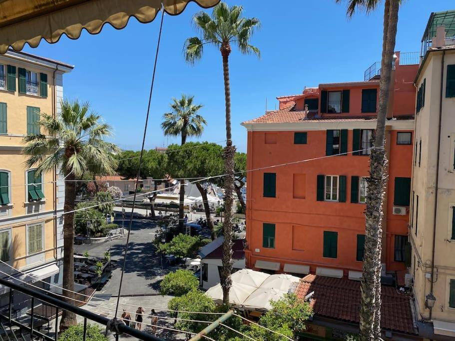 Appartamento Incantevole In Piazza Bresca, Sanremo Exteriör bild