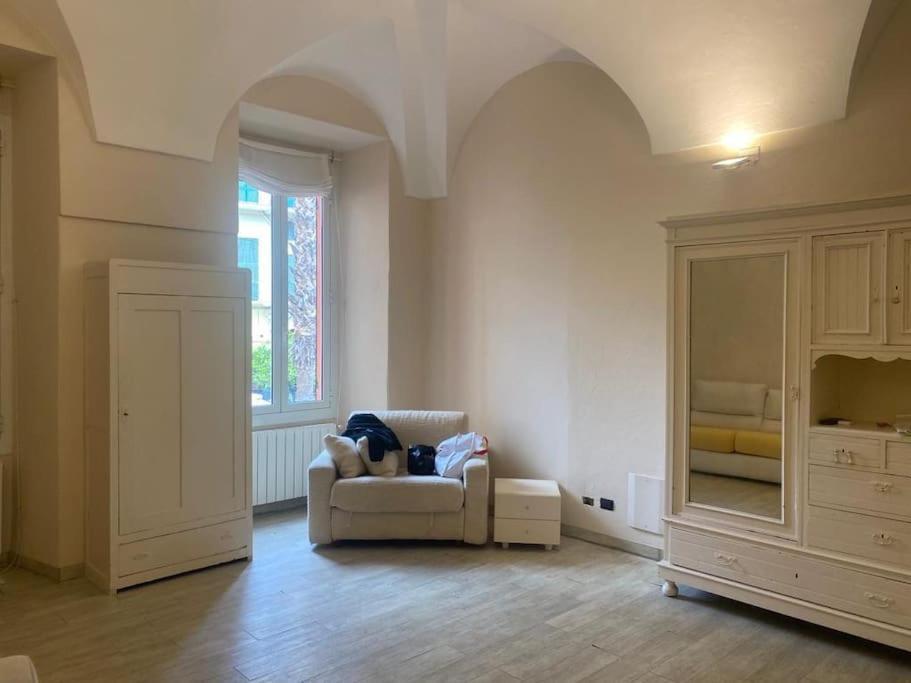 Appartamento Incantevole In Piazza Bresca, Sanremo Exteriör bild