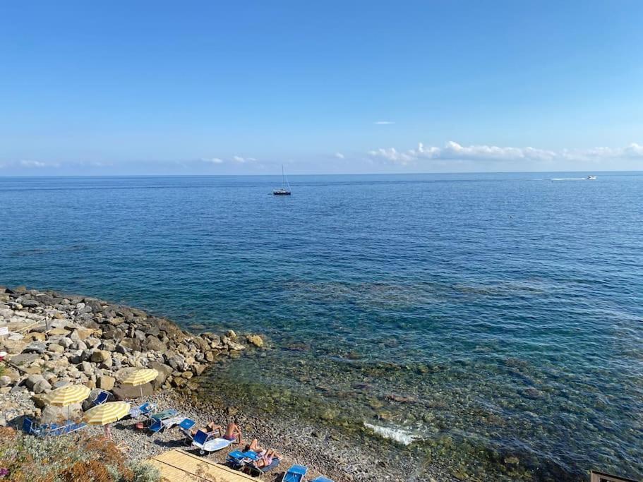Appartamento Incantevole In Piazza Bresca, Sanremo Exteriör bild