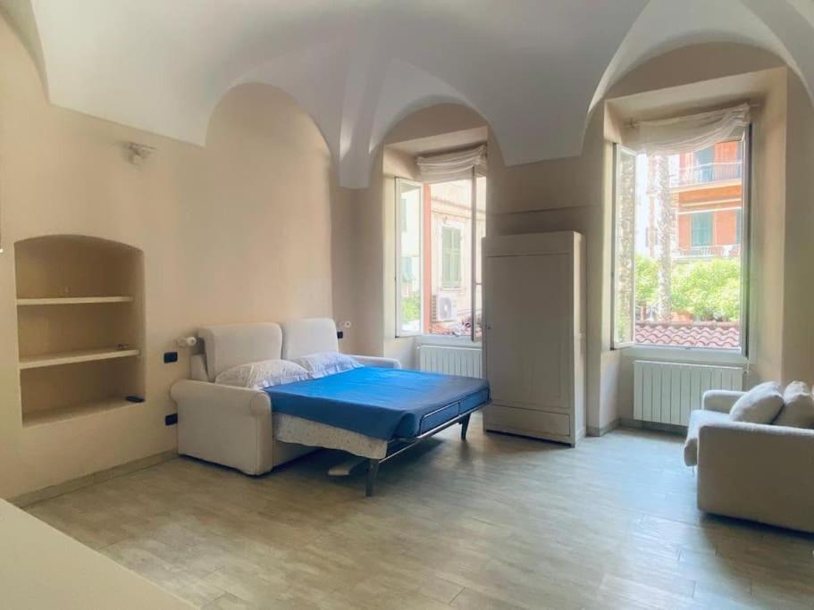 Appartamento Incantevole In Piazza Bresca, Sanremo Exteriör bild